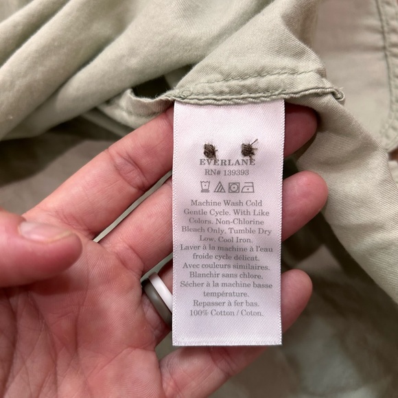 Everlane Relaxed Boyfriend Button Down Shirt in Neutral Sage Green - Size Small - Picture 3 of 8